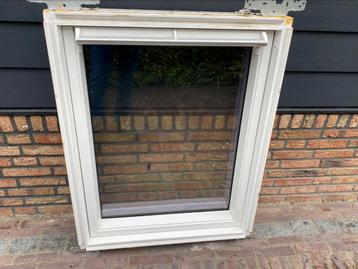 VELUX 78x98 wit dakraam kantelraam tuimelraam zolderraam beschikbaar voor biedingen