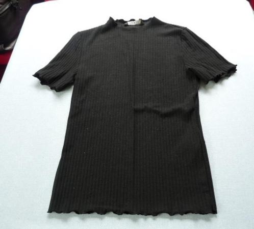 korte zwart ribbeltop met rusches van Only, mt XS, Kleding | Dames, Tops, Zo goed als nieuw, Maat 34 (XS) of kleiner, Zwart, Korte mouw