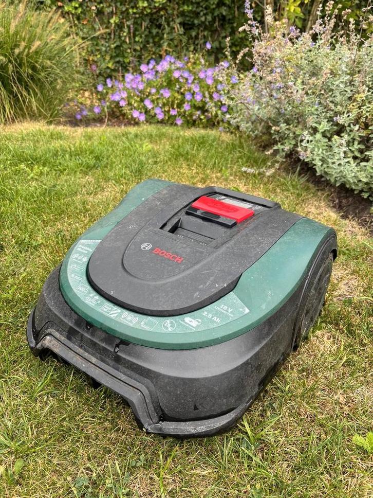 Robot maaimachine (2x) 1 Verkocht, Tuin en Terras, Robotmaaiers, Zo goed als nieuw, Ophalen of Verzenden