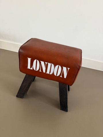 Vintage Turnbokje / Krukje met Leer beschikbaar voor biedingen