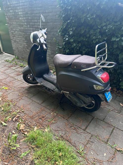 2 scooters, Fietsen en Brommers, Snorfietsen en Snorscooters, Zo goed als nieuw, Overige merken, Ophalen