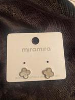 Zilverkleurige klaver oorbellen, Nieuw, Ophalen of Verzenden, Knopjes of Stekers, Zilver