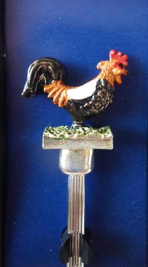 Lepeltje Haan. Nieuw in doos. 3D., Verzamelen, Porselein, Kristal en Bestek, Nieuw, Bestek, Metaal, Verzilverd, Ophalen of Verzenden