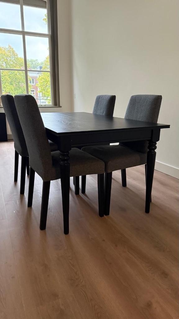 Extendable 6 - seater dining table with 4 chairs, Huis en Inrichting, Tafels | Eettafels, Zo goed als nieuw, 50 tot 100 cm, 200 cm of meer