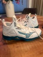 Mizuno Wave Momentum 3 Mid zaalschoenen, Ophalen of Verzenden, Zo goed als nieuw, Schoenen