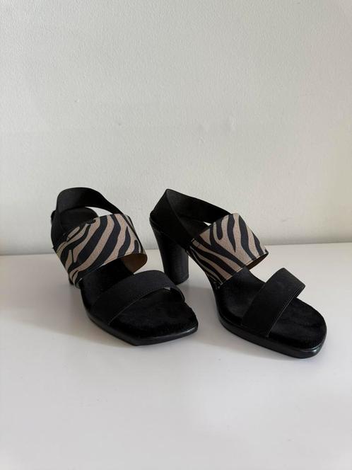 Sandalen met hak maat 38 van San Miguel, Kleding | Dames, Schoenen, Zo goed als nieuw, Schoenen met hoge hakken, Zwart, Ophalen of Verzenden