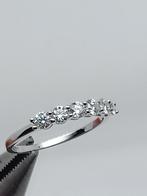 Zilveren ring met moissaniet diamanten - Nieuw, Sieraden, Tassen en Uiterlijk, Ringen, 18 tot 19, Nieuw, Ophalen of Verzenden