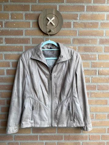 Barbara Lebek beschikbaar voor biedingen