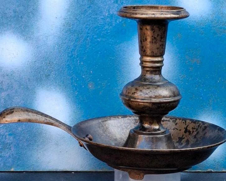 Kandelaar . Duimblaker.  Brons.  Oud.  15 cm., Huis en Inrichting, Woonaccessoires | Kandelaars en Kaarsen, Zo goed als nieuw