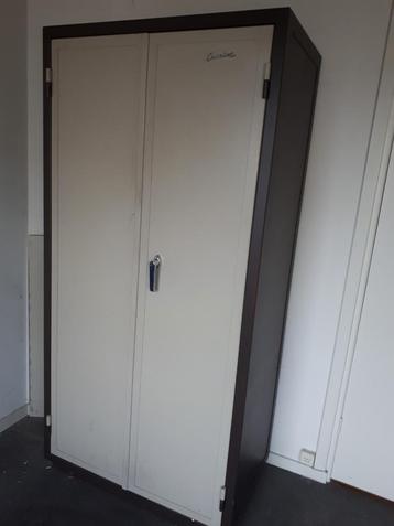 BRANDKAST, MERK ESCOLIET, 4-5 SCHAPPEN, IN ZEER GOEDE STAAT  beschikbaar voor biedingen