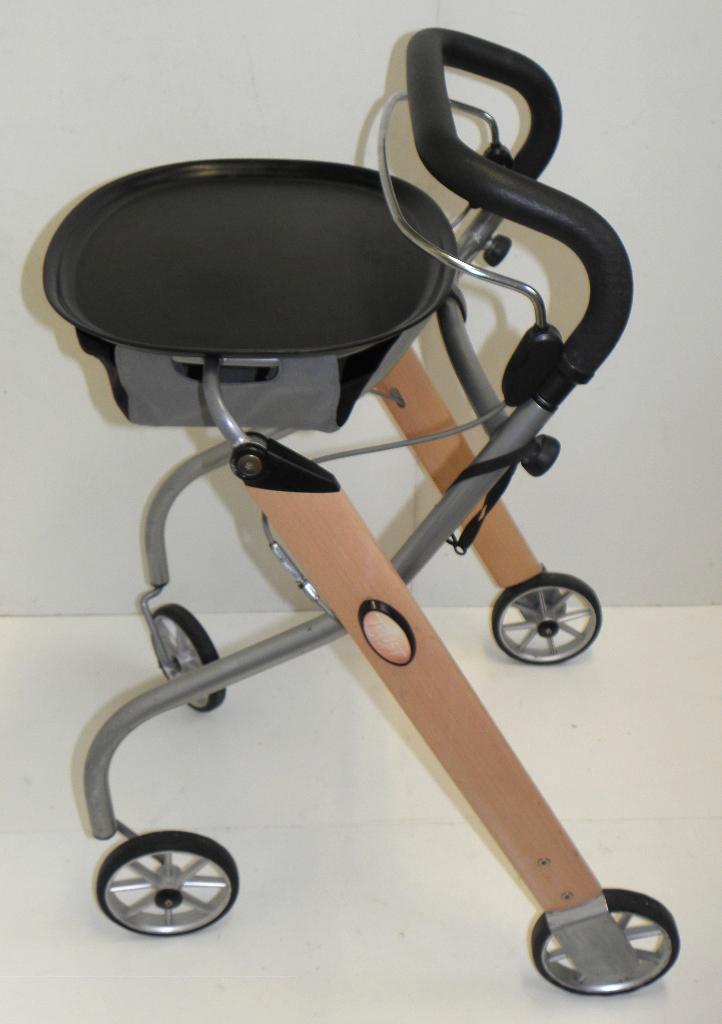 Nette Trust indoor rollator met mandje en dienblad, Diversen, Rollators, Gebruikt, Lichtgewicht, Opvouwbaar, Ophalen of Verzenden