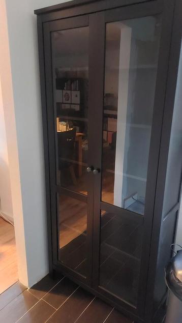 IKEA Hemnes vitrinekast zwartbruin beschikbaar voor biedingen