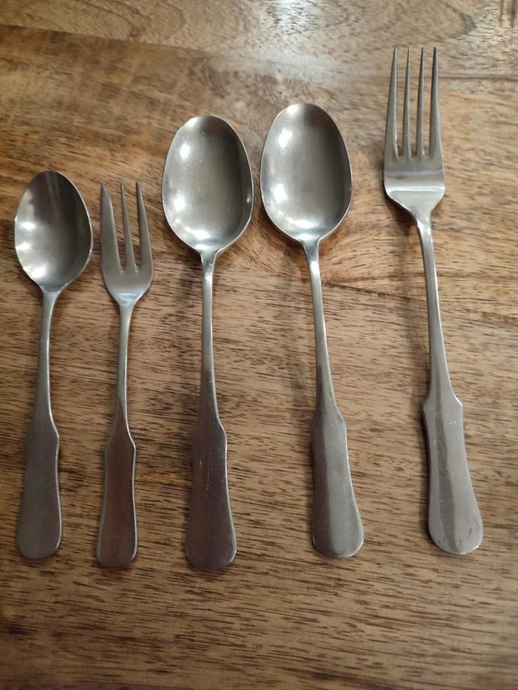 Keltum rvs bestek,oud model, Antiek en Kunst, Antiek | Bestek, Ophalen of Verzenden