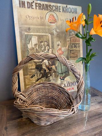 Brocante rieten mand (pluk/bloemen) met hengsel - stoer beschikbaar voor biedingen