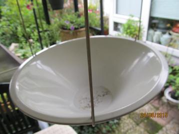Alluminium lamp en Bloemen hanger.  beschikbaar voor biedingen