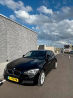 BMW 1-Serie 116i 136PK 5D 2014 Zwart, Auto's, 1-Serie, 65 €/maand, 4 cilinders, Zwart