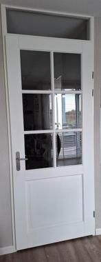 Witte Opdekdeur met Facet Glas - Rechtsdraaiend, Doe-het-zelf en Verbouw, Deuren en Horren, Ophalen