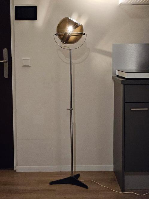 Vintage Dutch Design Raak globe vloerlamp Frank Ligtelijn, Huis en Inrichting, Lampen | Vloerlampen, Gebruikt, Glas, Metaal, Overige materialen