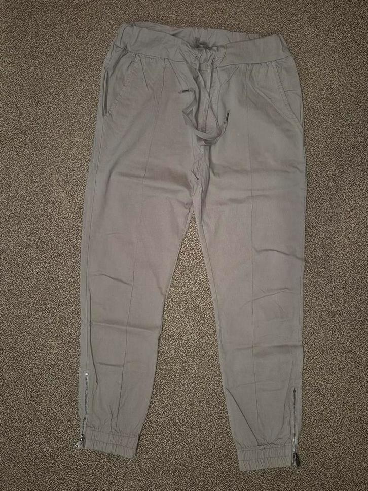 Beige lange broek, 1 maat, kan wel tot 44, Kleding | Dames, Broeken en Pantalons, Zo goed als nieuw, Maat 42/44 (L), Beige, Lang