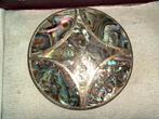 GEMERKTE BROCHE EN HANGER INGELEGD MET PARELMOER, Ophalen of Verzenden, Broche