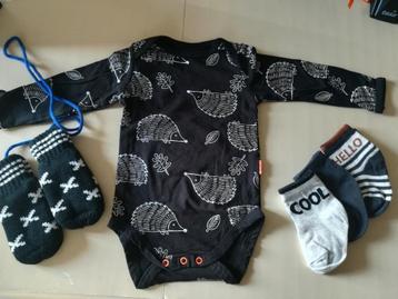 rompertje, sokjes en wantjes Nieuw! beschikbaar voor biedingen