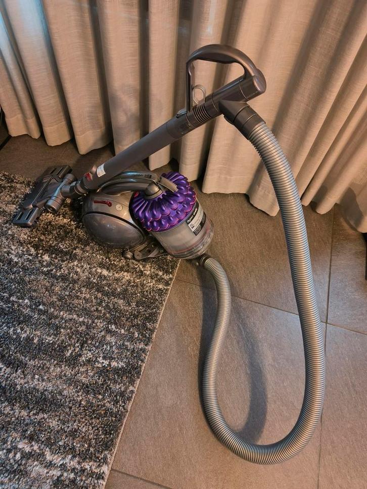 Dyson DC52 Allergy pro stofzuiger, Witgoed en Apparatuur, Stofzuigers, Gebruikt, Stofzuiger, 1200 tot 1600 watt, Ophalen