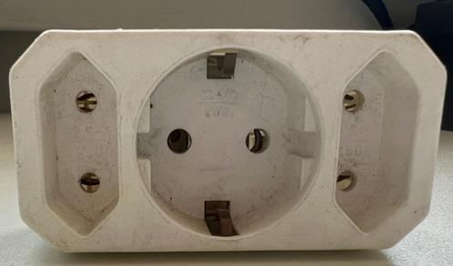Stekkerverdeler / Adapter voor Schuko-stekkers - 3-voudig, Muziek en Instrumenten, Kabels en Stekkers, Gebruikt, Apparatuur, Ophalen of Verzenden