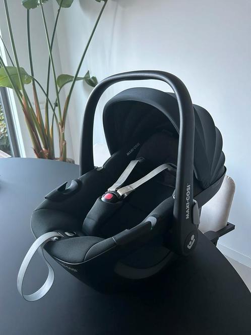 Maxi Cosi Pebble + regenhoes, Kinderen en Baby's, Autostoeltjes, Zo goed als nieuw, Maxi-Cosi, 0 t/m 13 kg, Autogordel, Ophalen