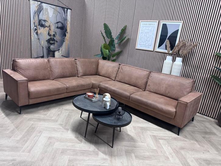 ZGAN HACO Trendy Hoekbank - Cognac - 293 x 253, Huis en Inrichting, Banken | Bankstellen, Zo goed als nieuw, Hoekbank, Vierpersoons of meer