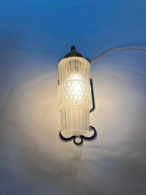 Vintage wandlamp jaren 60-70 gietijzer messing glaslamp, Huis en Inrichting, Lampen | Wandlampen, Zo goed als nieuw, Ophalen