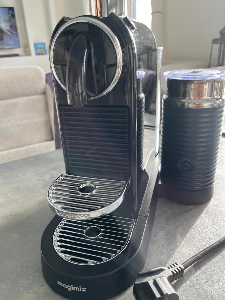 Nespresso magimix apparaat incl melkopschuimer ZGAN, Witgoed en Apparatuur, Koffiezetapparaten, Zo goed als nieuw, Espresso apparaat