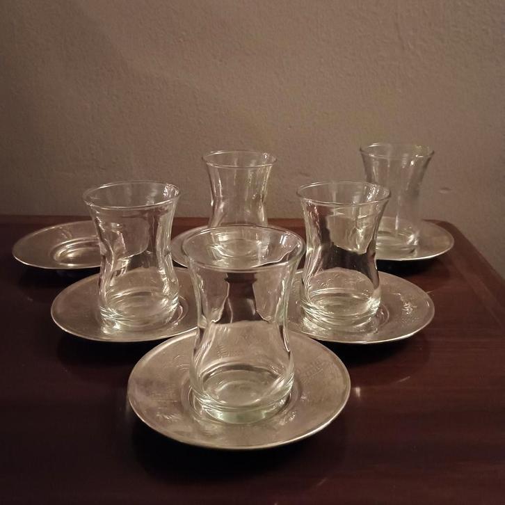 Set Turkse theeglaasjes metalen schaaltjes, Verzamelen, Glas en Borrelglaasjes, Zo goed als nieuw, Overige typen, Ophalen