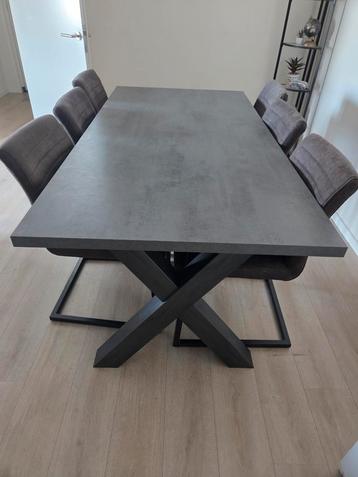 Betonlook Eettafel zonder stoelen MOET WEG!! beschikbaar voor biedingen