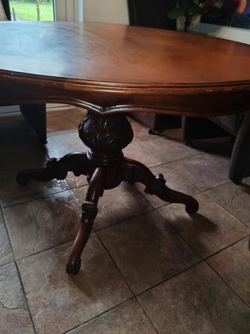 Antieke Ronde Tafel beschikbaar voor biedingen