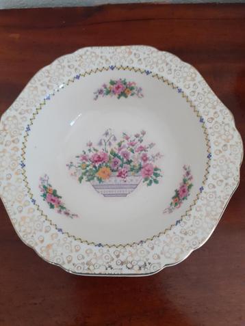 Brocante Engels kom bloemen borduurdecor *eureka*  beschikbaar voor biedingen