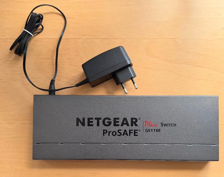 Netgear ProSAFE GS116E – 16 poorts Gigabit “Plus” switch, Computers en Software, Netwerk switches, Zo goed als nieuw, Ophalen of Verzenden