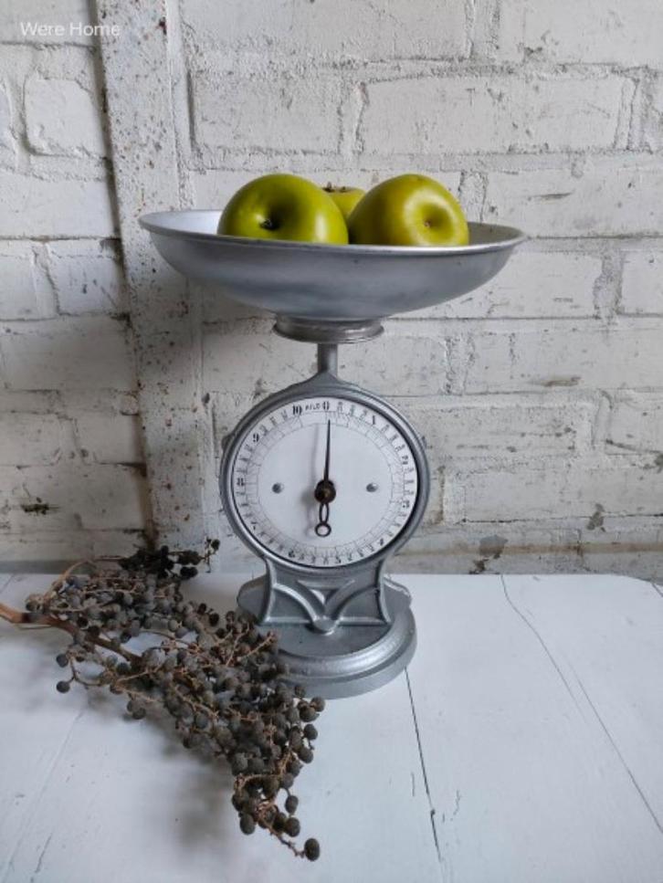 Oude werkende weegschaal, oud gietijzwer emaille plaat, Antiek en Kunst, Curiosa en Brocante, Ophalen of Verzenden