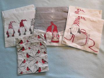 4 x 2 Zweedse kerstservetten jultomtes en goudvinken NIEUW beschikbaar voor biedingen