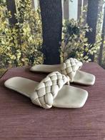 Reserved gevlochten slippers. Maat 38, Kleding | Dames, Ophalen of Verzenden, Zo goed als nieuw