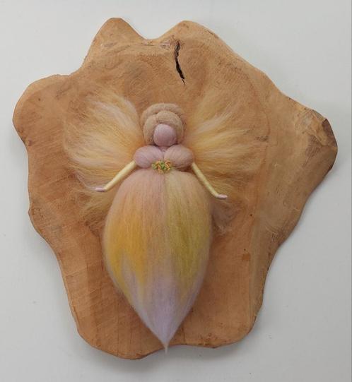 Fee, engel, beschermengel, waldorf, wol, seizoenstafel, Hobby en Vrije tijd, Vilt, Nieuw, Figuurtje(s), Wolvilt, Ophalen of Verzenden