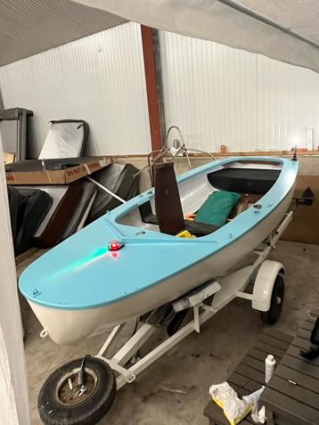 Polyester zeil/motor bootje beschikbaar voor biedingen