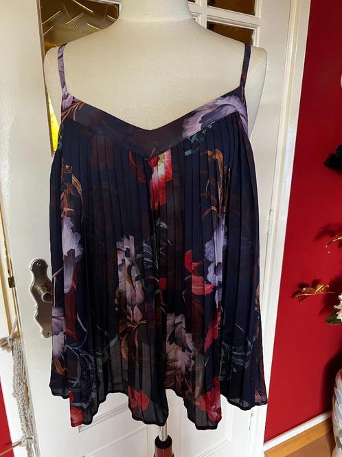 mooi pliche topje, Kleding | Dames, Tops, Zo goed als nieuw, Maat 38/40 (M), Paars, Zonder mouw, Ophalen