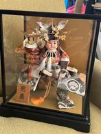 Vitrinekastje met samuray japanse pop, Ophalen of Verzenden, Zo goed als nieuw, 25 tot 50 cm, Minder dan 100 cm