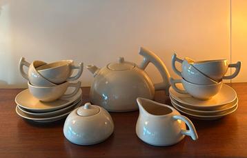 Helemaal gaaf thee servies. Merkloos design. beschikbaar voor biedingen