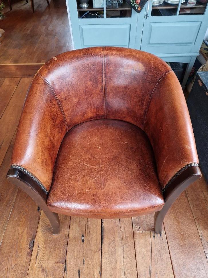 Vintage rustiek schaapleren fauteuil, Huis en Inrichting, Fauteuils, Gebruikt, Hout, Leer, 50 tot 75 cm, Minder dan 75 cm, Ophalen