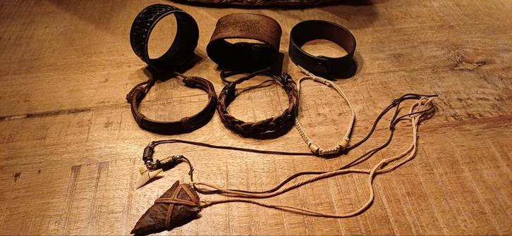 Heren sieraden (7 stuks), Sieraden, Tassen en Uiterlijk, Armbanden, Zo goed als nieuw, Leer, Bruin, Met bedels of kralen, Ophalen of Verzenden