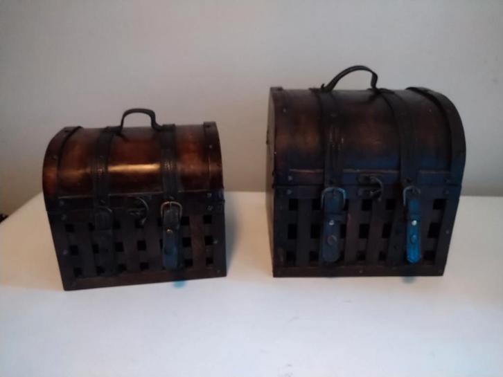Twee decoratieve houten kisten, Huis en Inrichting, Woonaccessoires | Kisten, Gebruikt, 50 tot 75 cm, 50 tot 75 cm, 50 tot 100 cm