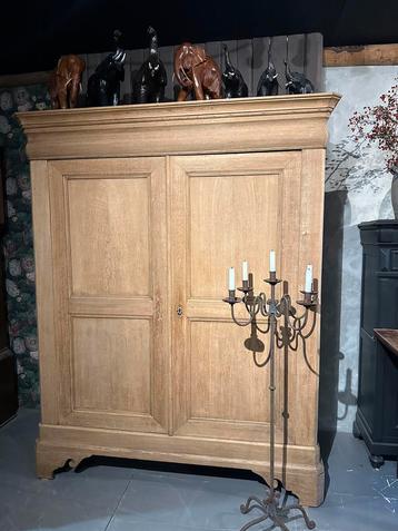 "HENDRICKX "  Eiken Linnenkast. beschikbaar voor biedingen