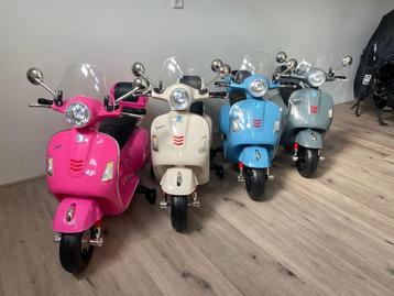 Mini Elektrische Kindervespa nieuw 12V windscherm + koffer beschikbaar voor biedingen