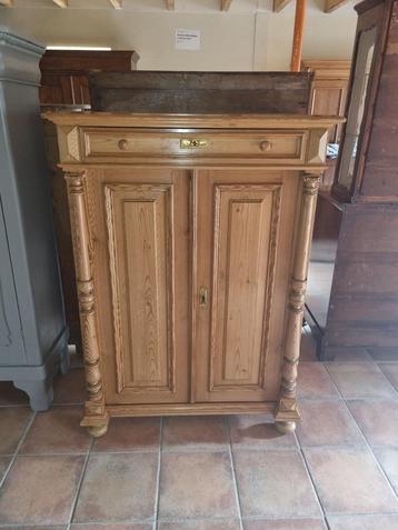 Antieke Grenen Vertiko Meiden Kast  beschikbaar voor biedingen